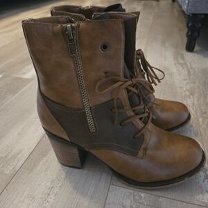 Rave Two-Tone Heeled Boots in Tan and‎ Brown
